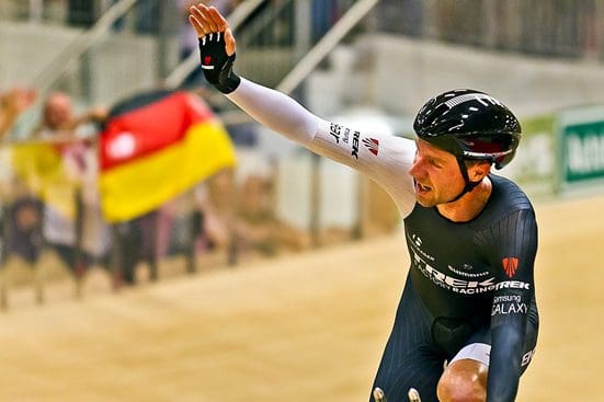 Jens Voigt Salutes the Crowd After World Record Hour Attempt